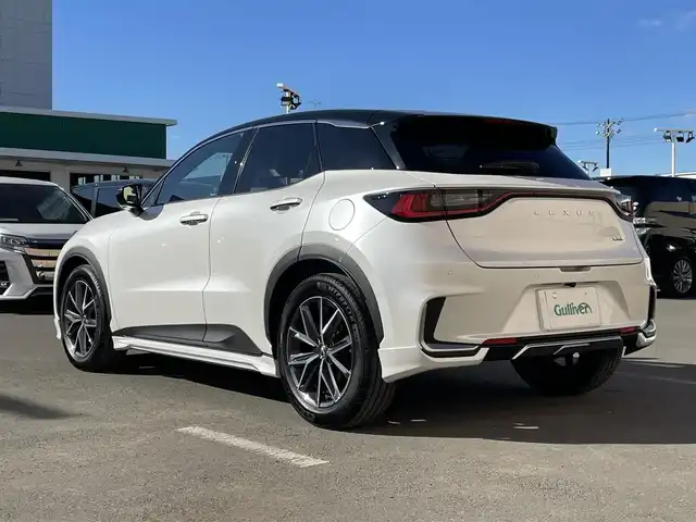 レクサス ＬＢＸ クール 東京都 2024(令6)年 0.8万km パール ワンオーナー　/純正９．８型ディスプレイオーディオ　/全周囲カメラ　/電動リアゲート　/ハーフレザーシート　/シート・ハンドルヒーター　/パワーシートフルセグＴＶ　/Ｂｌｕｅｔｏｏｔｈ　/ＢＳＭ　/純正１８インチＡＷ　/禁煙