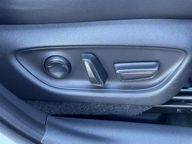 レクサス ＬＢＸ クール 東京都 2024(令6)年 0.8万km パール ワンオーナー　/純正９．８型ディスプレイオーディオ　/全周囲カメラ　/電動リアゲート　/ハーフレザーシート　/シート・ハンドルヒーター　/パワーシートフルセグＴＶ　/Ｂｌｕｅｔｏｏｔｈ　/ＢＳＭ　/純正１８インチＡＷ　/禁煙