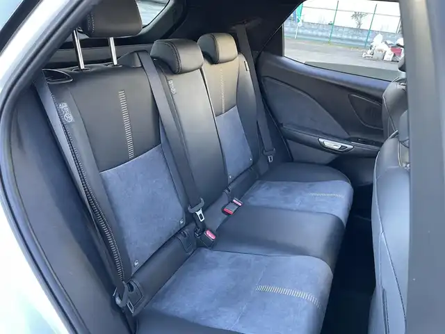 レクサス ＬＢＸ クール 東京都 2024(令6)年 0.8万km パール ワンオーナー　/純正９．８型ディスプレイオーディオ　/全周囲カメラ　/電動リアゲート　/ハーフレザーシート　/シート・ハンドルヒーター　/パワーシートフルセグＴＶ　/Ｂｌｕｅｔｏｏｔｈ　/ＢＳＭ　/純正１８インチＡＷ　/禁煙