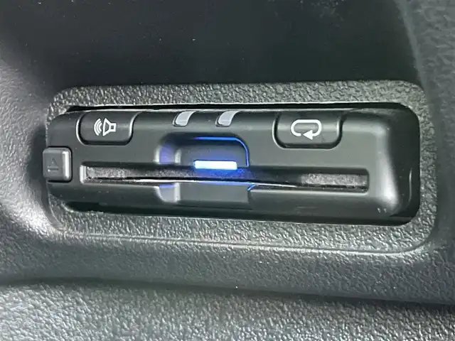 ホンダ Ｎ ＢＯＸ カスタム ターボ 香川県 2024(令6)年 1.5万km プラチナホワイトパール 純正９型ホンダコネクトナビ/マルチビューカメラ/ホンダセンシング/・レーダークルーズコントロール/・車線維持支援システム/・オートハイビーム/・標識認識機能/・歩行者事故低減ステアリング/・路外逸脱抑制機能/・先行車発進お知らせ機能/・標識認識機能/前後ドライブレコーダー/ＥＴＣ/スマートキー/スペアキー/純正15インチAW/電子パーキング/ブレーキホールド