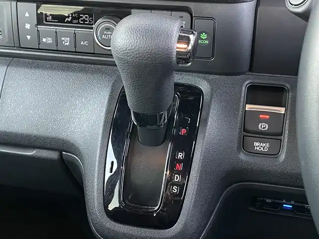 ホンダ Ｎ ＢＯＸ カスタム ターボ 香川県 2024(令6)年 1.5万km プラチナホワイトパール 純正９型ホンダコネクトナビ/マルチビューカメラ/ホンダセンシング/・レーダークルーズコントロール/・車線維持支援システム/・オートハイビーム/・標識認識機能/・歩行者事故低減ステアリング/・路外逸脱抑制機能/・先行車発進お知らせ機能/・標識認識機能/前後ドライブレコーダー/ＥＴＣ/スマートキー/スペアキー/純正15インチAW/電子パーキング/ブレーキホールド