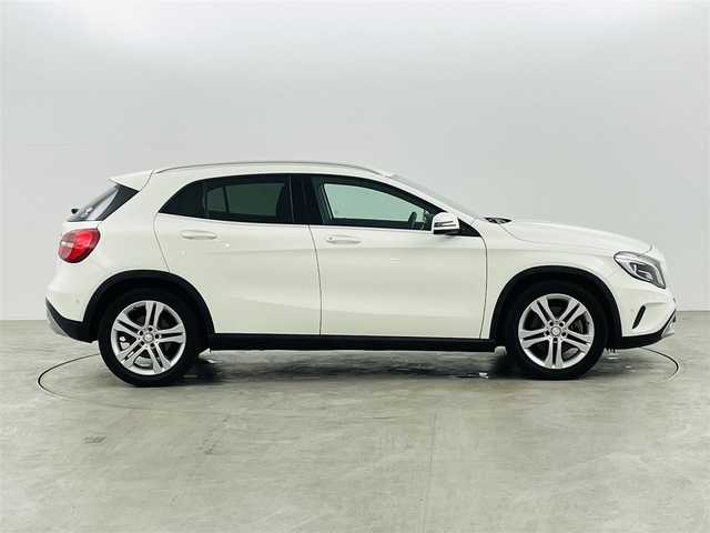 メルセデス・ベンツ ＧＬＡ２５０ 4マチック 福島県 2014(平26)年 8.3万km 白 衝突防止アシスト/アテンションアシスト/レーダークルーズコントロール/ブラインドスポットアシスト/レーンキープアシスト/純正HDDナビゲーション/【フルセグTV/Bluetooth/USB】/・バックカメラ/・ETC/・ドライブレコーダー/クリアランスソナー/ダウンヒルアシスト/ルーフレール/パワーバックドア/革巻きステアリング/・ステアリングリモコン/・パドルシフト/ハーフレザーシート/・前席シートヒーター/・運転席パワーシート/・運転席メモリーシート/HIDヘッドライト/・オートライト/・フロントフォグライト/純正フロアマット/プッシュスタート/・スマートキー/・スペアキー