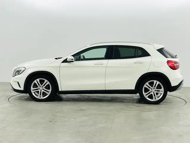 メルセデス・ベンツ ＧＬＡ２５０ 4マチック 福島県 2014(平26)年 8.3万km 白 衝突防止アシスト/アテンションアシスト/レーダークルーズコントロール/ブラインドスポットアシスト/レーンキープアシスト/純正HDDナビゲーション/【フルセグTV/Bluetooth/USB】/・バックカメラ/・ETC/・ドライブレコーダー/クリアランスソナー/ダウンヒルアシスト/ルーフレール/パワーバックドア/革巻きステアリング/・ステアリングリモコン/・パドルシフト/ハーフレザーシート/・前席シートヒーター/・運転席パワーシート/・運転席メモリーシート/HIDヘッドライト/・オートライト/・フロントフォグライト/純正フロアマット/プッシュスタート/・スマートキー/・スペアキー