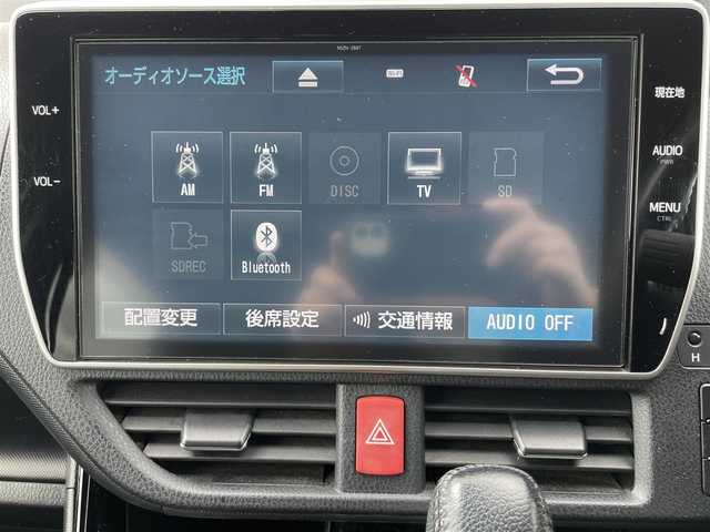 トヨタ ヴォクシー ZS 栃木県 2017(平29)年 6.7万km ホワイトパールクリスタルシャイン ワンオーナー/TRDフロントエアロ/純正10インチナビ/（CD/DVD/Bluetooth/SD）/フルセグTV（キャンセラー付）/バックカメラ/純正12.1型フリップダウンモニター/ビルドインETC2.0/両側パワースライドドア/レザー調シートカバー/トヨタセーフティセンス/・衝突軽減ブレーキ/・車線逸脱警報/・オートマチックハイビーム/純正ドラレコ/2.1AUSBコンポート/オートライト/LEDヘッドライト/フォグランプ/純正16インチAW/プッシュスタート/スマートキー/スペアキー/ステアリングスイッチ/革巻きステアリング/保証書/取説/ナビ取説