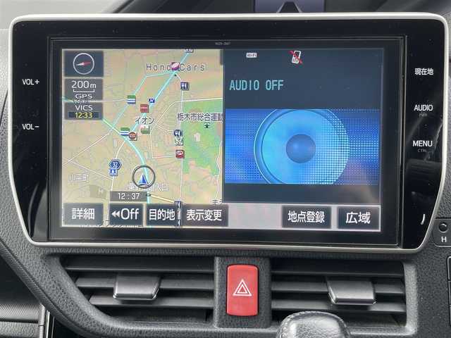 トヨタ ヴォクシー ZS 栃木県 2017(平29)年 6.7万km ホワイトパールクリスタルシャイン ワンオーナー/TRDフロントエアロ/純正10インチナビ/（CD/DVD/Bluetooth/SD）/フルセグTV（キャンセラー付）/バックカメラ/純正12.1型フリップダウンモニター/ビルドインETC2.0/両側パワースライドドア/レザー調シートカバー/トヨタセーフティセンス/・衝突軽減ブレーキ/・車線逸脱警報/・オートマチックハイビーム/純正ドラレコ/2.1AUSBコンポート/オートライト/LEDヘッドライト/フォグランプ/純正16インチAW/プッシュスタート/スマートキー/スペアキー/ステアリングスイッチ/革巻きステアリング/保証書/取説/ナビ取説