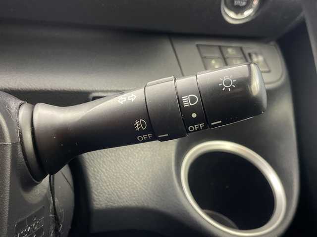 トヨタ シエンタ G 群馬県 2017(平29)年 6.6万km ホワイトパールクリスタルシャイン 純正７インチナビ　トヨタセーフティセンス　両側パワースライドドア　ビルトインＥＴＣ２．０　バックカメラ　プッシュスタート　純正フロアマット　オートエアコン　スペアキー　禁煙車　Ｂｌｕｅｔｏｏｔｈ接続