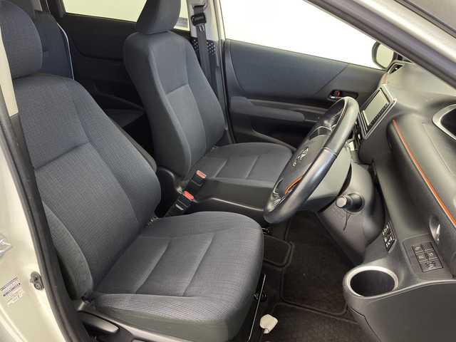 トヨタ シエンタ G 群馬県 2017(平29)年 6.6万km ホワイトパールクリスタルシャイン 純正７インチナビ　トヨタセーフティセンス　両側パワースライドドア　ビルトインＥＴＣ２．０　バックカメラ　プッシュスタート　純正フロアマット　オートエアコン　スペアキー　禁煙車　Ｂｌｕｅｔｏｏｔｈ接続