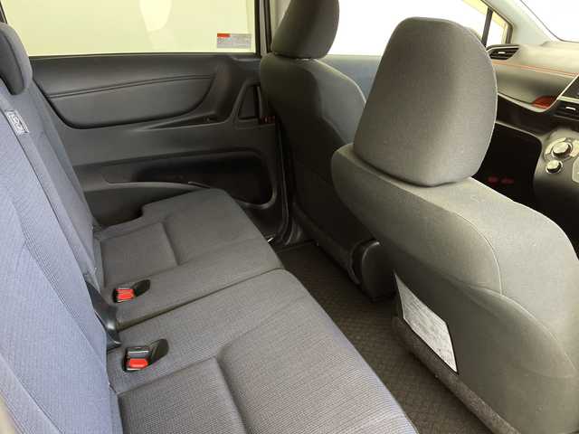 トヨタ シエンタ G 群馬県 2017(平29)年 6.6万km ホワイトパールクリスタルシャイン 純正７インチナビ　トヨタセーフティセンス　両側パワースライドドア　ビルトインＥＴＣ２．０　バックカメラ　プッシュスタート　純正フロアマット　オートエアコン　スペアキー　禁煙車　Ｂｌｕｅｔｏｏｔｈ接続