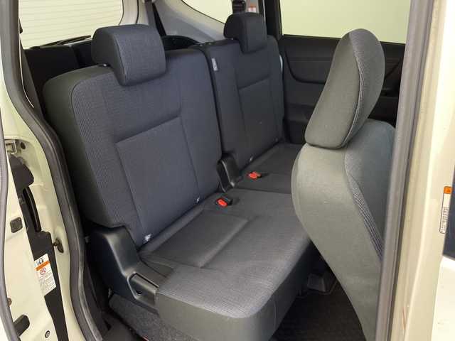 トヨタ シエンタ G 群馬県 2017(平29)年 6.6万km ホワイトパールクリスタルシャイン 純正７インチナビ　トヨタセーフティセンス　両側パワースライドドア　ビルトインＥＴＣ２．０　バックカメラ　プッシュスタート　純正フロアマット　オートエアコン　スペアキー　禁煙車　Ｂｌｕｅｔｏｏｔｈ接続