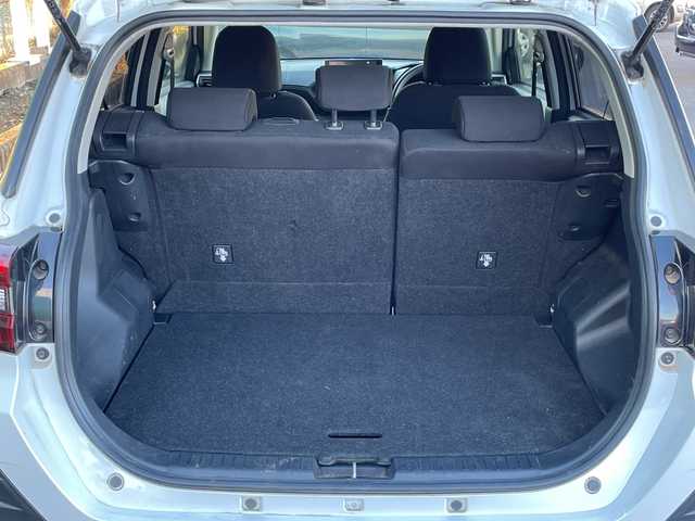 トヨタ ライズ G 茨城県 2019(令1)年 5万km シャイニングホワイトパール 社外ナビ/Bluetooth搭載/フルセグTV/全方位カメラ　/バックカメラ/純正16インチアルミホイール　/純正フロアマット/LEDヘッドライト/オートライト/AAC/ビルトインETC2.0/スマートキー/横滑り防止装置/衝突被害軽減システム/wエアバック/禁煙車