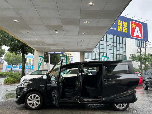 トヨタ シエンタ ハイブリッド G 熊本県 2015(平27)年 7万km ブラックマイカ プッシュスタート/純正ナビ/（CD・DVD・フルセグTV・BTオーディオ・SD）/バックカメラ/ETC/両側パワースライドドア/LEDヘッドライト/オートライト/フォグライト/純正フロアマット/純正ドアバイザー/スマートスペアキー×1本