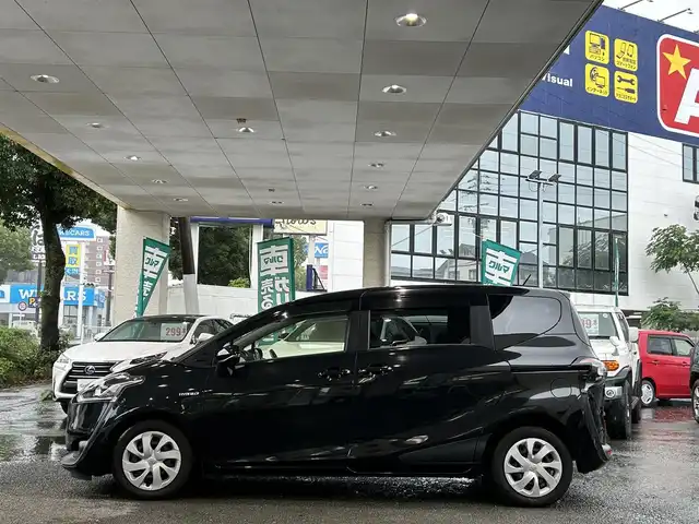 トヨタ シエンタ ハイブリッド G 熊本県 2015(平27)年 7万km ブラックマイカ プッシュスタート/純正ナビ/（CD・DVD・フルセグTV・BTオーディオ・SD）/バックカメラ/ETC/両側パワースライドドア/LEDヘッドライト/オートライト/フォグライト/純正フロアマット/純正ドアバイザー/スマートスペアキー×1本