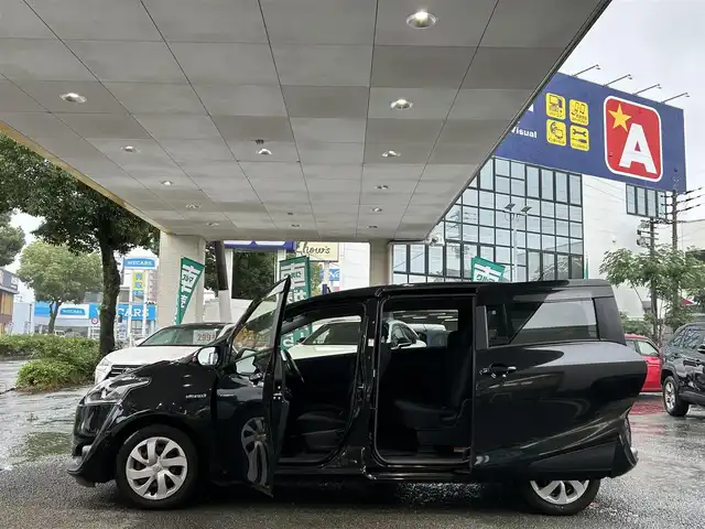 トヨタ シエンタ ハイブリッド G 熊本県 2015(平27)年 7万km ブラックマイカ プッシュスタート/純正ナビ/（CD・DVD・フルセグTV・BTオーディオ・SD）/バックカメラ/ETC/両側パワースライドドア/LEDヘッドライト/オートライト/フォグライト/純正フロアマット/純正ドアバイザー/スマートスペアキー×1本