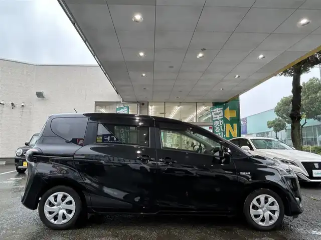 トヨタ シエンタ ハイブリッド G 熊本県 2015(平27)年 7万km ブラックマイカ プッシュスタート/純正ナビ/（CD・DVD・フルセグTV・BTオーディオ・SD）/バックカメラ/ETC/両側パワースライドドア/LEDヘッドライト/オートライト/フォグライト/純正フロアマット/純正ドアバイザー/スマートスペアキー×1本