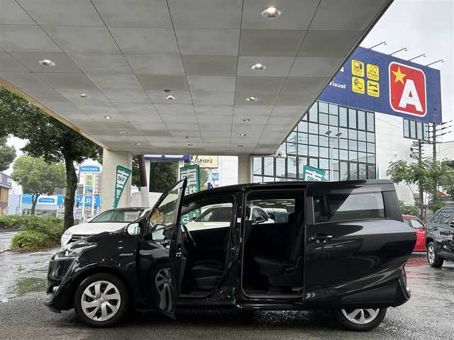 トヨタ シエンタ ハイブリッド G 熊本県 2015(平27)年 7万km ブラックマイカ プッシュスタート/純正ナビ/（CD・DVD・フルセグTV・BTオーディオ・SD）/バックカメラ/ETC/両側パワースライドドア/LEDヘッドライト/オートライト/フォグライト/純正フロアマット/純正ドアバイザー/スマートスペアキー×1本