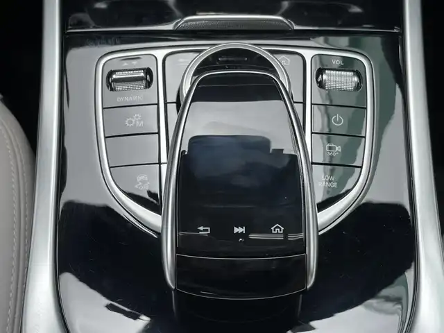 メルセデス・ベンツ ゲレンデヴァーゲン Ｇ４００ｄ AMGライン 新潟県 2023(令5)年 0.8万km オブシディアンブラック マヌファクトゥーアプログラム/ワンオーナー/左ハンドル/白レザーシート/全方位カメラ/バックカメラ/デジタルインナーミラー/クルーズコントロール追従走行/ETC2.0/パワーシートD.N席/シートメモリー運転席・助手席/シートクーラー運転席・助手席/シートヒーター全席/ハンズフリー/Bluetooth/サンルーフ/アイドリングストップ/４WD/LOW　RANGE/メモリナビ/USB入力端子/フルセグテレビ/プッシュスタート/オートライト/スペアキー/パワーウィンドー/ウィンカーミラー/電動格納ミラー/ブラインドスポットモニター