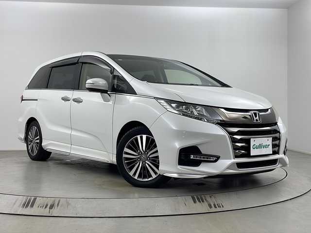 ホンダ オデッセイ アブソルート ホンダセンシング 埼玉県 2019(令1)年 8万km プラチナホワイトパール 純正9型ナビ/両側パワースライドドア/USB端子/ホンダセンシング/ハーフレザーシート/ビルトインETC2.0/HDMI端子/LEDヘッドライト/D席パワーシート/社外ドライブレコーダー/純正アルミホイール/プッシュスタート/アイドリングストップ/スマートキー/スペアキー/バックカメラ/フルセグテレビ/フルフラットシート/禁煙車