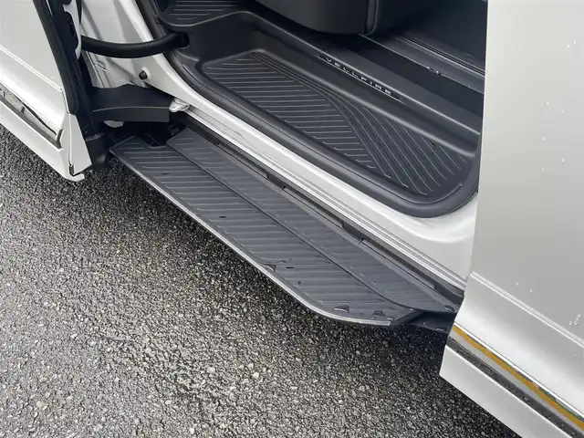 トヨタ ヴェルファイア Z プレミア 静岡県 2025(令7)年 0.1千km プラチナホワイトパールマイカ 登録時走行29km/ワンオーナー/モデリスタエアロ/左右独立ムーンルーフ/ユニバーサルステップ/寒冷地仕様/純正ナビ/フルセグTV/BT/USB/全方位カメラ/デジタルインナーミラー/黒革シート/両側パワースライドドア/パワーバックドア/シートヒーター/エアシート/置くだけ充電/プリクラッシュセーフティ/レーンディパーチャーアラート/レーダークルーズコントロール/オートハイビーム/ブラインドスポットモニター/クリアランスソナー/ヘッドアップディスプレイ/プロアクティブドライビングアシスト/ビルトインETC2.0/ステアリングヒーター/スマートキー×2/保証書/取扱説明書