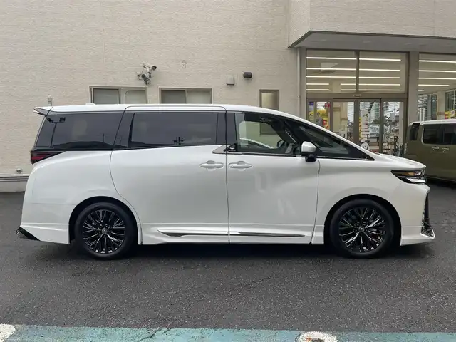 トヨタ ヴェルファイア Z プレミア 静岡県 2025(令7)年 0.1千km プラチナホワイトパールマイカ 登録時走行29km/ワンオーナー/モデリスタエアロ/左右独立ムーンルーフ/ユニバーサルステップ/寒冷地仕様/純正ナビ/フルセグTV/BT/USB/全方位カメラ/デジタルインナーミラー/黒革シート/両側パワースライドドア/パワーバックドア/シートヒーター/エアシート/置くだけ充電/プリクラッシュセーフティ/レーンディパーチャーアラート/レーダークルーズコントロール/オートハイビーム/ブラインドスポットモニター/クリアランスソナー/ヘッドアップディスプレイ/プロアクティブドライビングアシスト/ビルトインETC2.0/ステアリングヒーター/スマートキー×2/保証書/取扱説明書