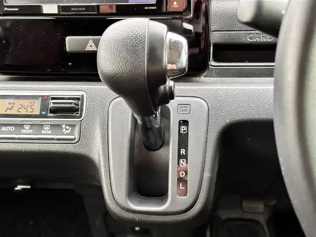 スズキ ワゴンＲ スティングレー HYBRID X 宮城県 2018(平30)年 5.3万km ピュアホワイトP 社外7インチナビ/(フルセグTV/CD/DVD/SD/BT/USB)/衝突軽減防止システム/車線逸脱警報/ヘッドアップディスプレイ/シートヒーター(D席)/オートエアコン/革巻きステアリング/ステアリングスイッチ/アイドリングストップ/オートライト/ふらつき防止/プッシュスタート＆スマートキー/ウインカー付き電動格納ミラー/盗難防止装置/ドアバイザー/LEDヘッドライト/フォグランプ/純正フロアマット/社外16インチAW