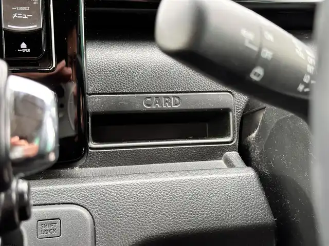 スズキ ワゴンＲ スティングレー HYBRID X 宮城県 2018(平30)年 5.3万km ピュアホワイトP 社外7インチナビ/(フルセグTV/CD/DVD/SD/BT/USB)/衝突軽減防止システム/車線逸脱警報/ヘッドアップディスプレイ/シートヒーター(D席)/オートエアコン/革巻きステアリング/ステアリングスイッチ/アイドリングストップ/オートライト/ふらつき防止/プッシュスタート＆スマートキー/ウインカー付き電動格納ミラー/盗難防止装置/ドアバイザー/LEDヘッドライト/フォグランプ/純正フロアマット/社外16インチAW