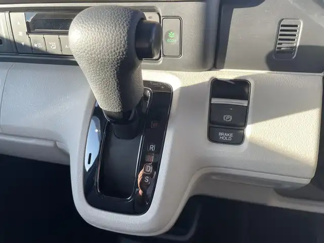 ホンダ Ｎ ＢＯＸ 千葉県 2023(令5)年 1.7万km プレミアムサンライトホワイトパール ワンオーナー　/純正メーカーＨＤＤナビ/Bluetooth/フルセグＴＶ/プッシュスタート/追従式クルーズコントロール　/バックカメラ　/両側パワースライドドア　/シートヒーター　/車線逸脱防止機能　/衝突被害軽減ブレーキ/前後ドラレコ（KENWOOD）/電動パーキングブレーキ/ブレーキホールド/先行車発信告知/標識認識システム/オートライト/カーテンエアバッグ/後席サンシェード/純正フロアマット/スペアキー×１/取扱説明書/保証書