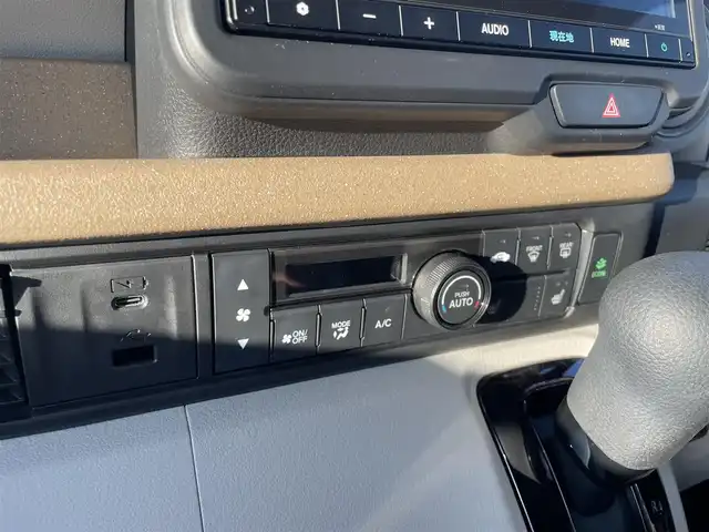 ホンダ Ｎ ＢＯＸ 千葉県 2023(令5)年 1.7万km プレミアムサンライトホワイトパール ワンオーナー　/純正メーカーＨＤＤナビ/Bluetooth/フルセグＴＶ/プッシュスタート/追従式クルーズコントロール　/バックカメラ　/両側パワースライドドア　/シートヒーター　/車線逸脱防止機能　/衝突被害軽減ブレーキ/前後ドラレコ（KENWOOD）/電動パーキングブレーキ/ブレーキホールド/先行車発信告知/標識認識システム/オートライト/カーテンエアバッグ/後席サンシェード/純正フロアマット/スペアキー×１/取扱説明書/保証書