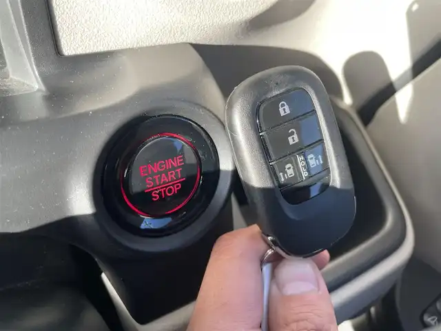 ホンダ Ｎ ＢＯＸ 千葉県 2023(令5)年 1.7万km プレミアムサンライトホワイトパール ワンオーナー　/純正メーカーＨＤＤナビ/Bluetooth/フルセグＴＶ/プッシュスタート/追従式クルーズコントロール　/バックカメラ　/両側パワースライドドア　/シートヒーター　/車線逸脱防止機能　/衝突被害軽減ブレーキ/前後ドラレコ（KENWOOD）/電動パーキングブレーキ/ブレーキホールド/先行車発信告知/標識認識システム/オートライト/カーテンエアバッグ/後席サンシェード/純正フロアマット/スペアキー×１/取扱説明書/保証書