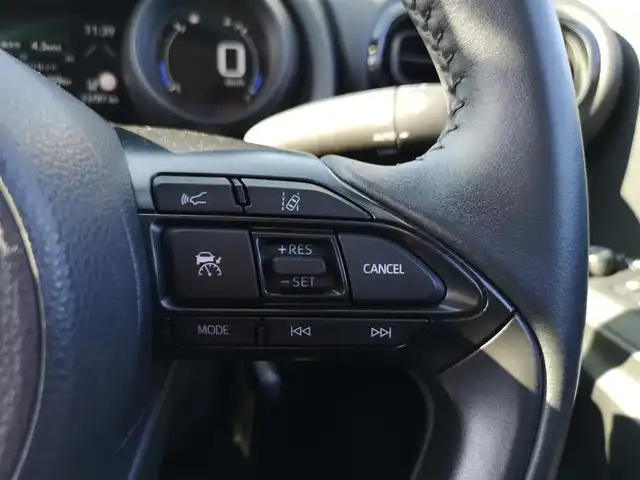 トヨタ ヤリスクロス ハイブリッド G 茨城県 2023(令5)年 2.4万km ブラックマイカ 純正ナビ/【AM・FM・USB・BT】/レーダークルコン/ETC/Bカメラ/前後ドラレコ/前後コーナーセンサー/ブレーキホールド/オートライト/オートハイビーム/LEDライト/ヘッドライトレベライザー/ステリモ/純正フロアマット/純正アルミホイール/電格ミラー/ウインカーミラー