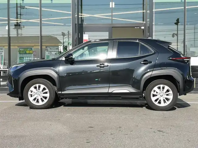 トヨタ ヤリスクロス ハイブリッド G 茨城県 2023(令5)年 2.4万km ブラックマイカ 純正ナビ/【AM・FM・USB・BT】/レーダークルコン/ETC/Bカメラ/前後ドラレコ/前後コーナーセンサー/ブレーキホールド/オートライト/オートハイビーム/LEDライト/ヘッドライトレベライザー/ステリモ/純正フロアマット/純正アルミホイール/電格ミラー/ウインカーミラー