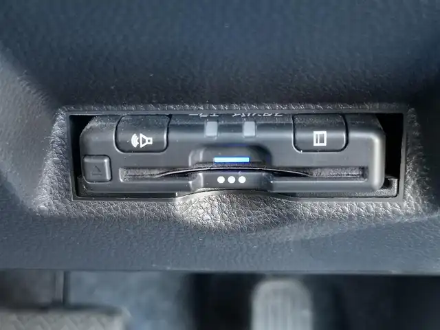 トヨタ ヤリスクロス ハイブリッド G 茨城県 2023(令5)年 2.4万km ブラックマイカ 純正ナビ/【AM・FM・USB・BT】/レーダークルコン/ETC/Bカメラ/前後ドラレコ/前後コーナーセンサー/ブレーキホールド/オートライト/オートハイビーム/LEDライト/ヘッドライトレベライザー/ステリモ/純正フロアマット/純正アルミホイール/電格ミラー/ウインカーミラー