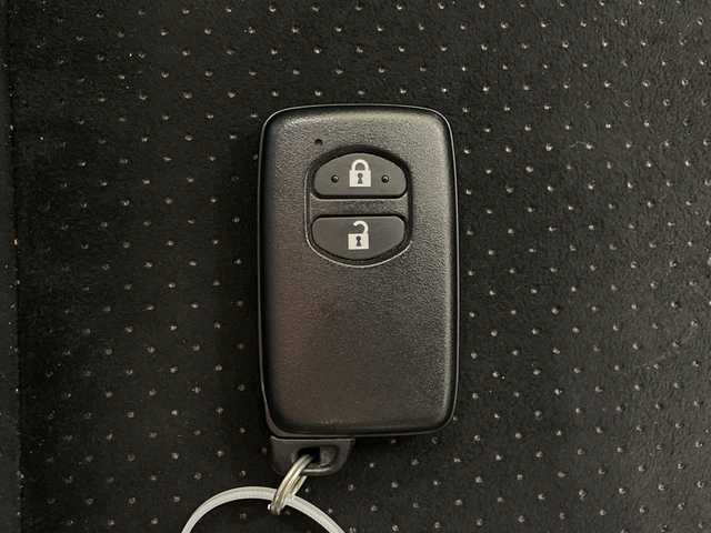 トヨタ アクア G GRスポーツ 17インチPKG 神奈川県 2018(平30)年 5.3万km ホワイトパールクリスタルシャイン 純正SDナビゲーション【NSZT-W68T】/(AM/FM/フルセグ/Bluetooth/CD/DVD/SD) /バックカメラ/トヨタセーフティセンス/クルーズコントロール/ETC/ドライブレコーダー/純正フロアマット/スマートキー/LEDヘッドライト/オートライト/オートマチックハイビーム/純正17インチアルミホイル/ドアバイザー/レーントレーシングアラート/衝突被害軽減システム/横滑り防止装置/アイドリングストップ