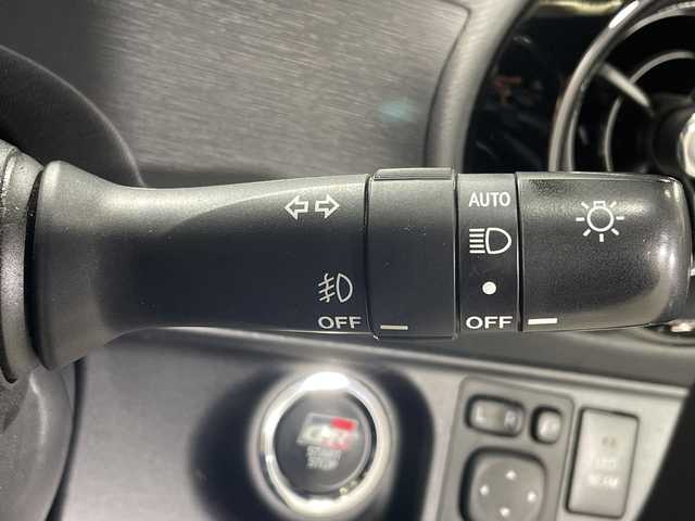 トヨタ アクア G GRスポーツ 17インチPKG 神奈川県 2018(平30)年 5.3万km ホワイトパールクリスタルシャイン 純正SDナビゲーション【NSZT-W68T】/(AM/FM/フルセグ/Bluetooth/CD/DVD/SD) /バックカメラ/トヨタセーフティセンス/クルーズコントロール/ETC/ドライブレコーダー/純正フロアマット/スマートキー/LEDヘッドライト/オートライト/オートマチックハイビーム/純正17インチアルミホイル/ドアバイザー/レーントレーシングアラート/衝突被害軽減システム/横滑り防止装置/アイドリングストップ