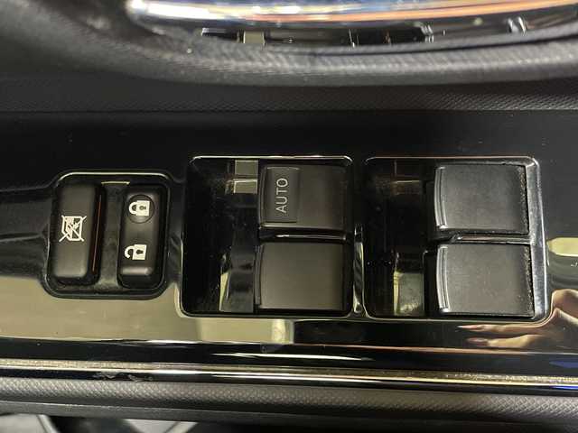 トヨタ アクア G GRスポーツ 17インチPKG 神奈川県 2018(平30)年 5.3万km ホワイトパールクリスタルシャイン 純正SDナビゲーション【NSZT-W68T】/(AM/FM/フルセグ/Bluetooth/CD/DVD/SD) /バックカメラ/トヨタセーフティセンス/クルーズコントロール/ETC/ドライブレコーダー/純正フロアマット/スマートキー/LEDヘッドライト/オートライト/オートマチックハイビーム/純正17インチアルミホイル/ドアバイザー/レーントレーシングアラート/衝突被害軽減システム/横滑り防止装置/アイドリングストップ