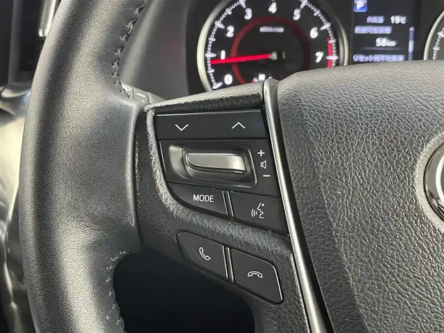 トヨタ ヴェルファイア Z Aエディション 埼玉県 2018(平30)年 5.1万km ホワイトパールクリスタルシャイン ALPINEナビ/後席モニター/バックカメラ/フルセグTV/Bluetooth/CD/DVD/ETC/両側パワースライドドア/衝突軽減ブレーキ/レーンキープアシスト/レーダークルーズコントロール/オートハイビーム/電動パーキングブレーキ/オットマン/純正フロアマット/純正18インチAW
