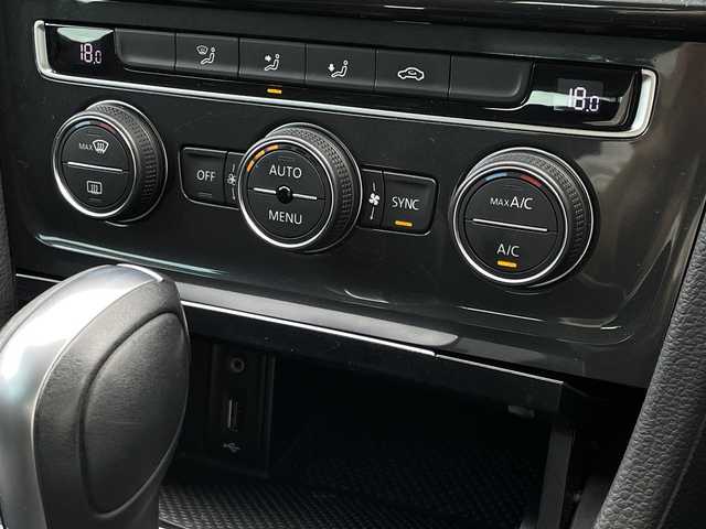 フォルクスワーゲン ゴルフ ヴァリアント TDI コンフォートL マイスター 東京都 2020(令2)年 8.6万km 赤 ワンオーナー　/純正アルミホイール　/フルセグテレビ　/バックカメラ　/ルーフレール　/アダプティブクルーズコントロール　/ドライブレコーダー