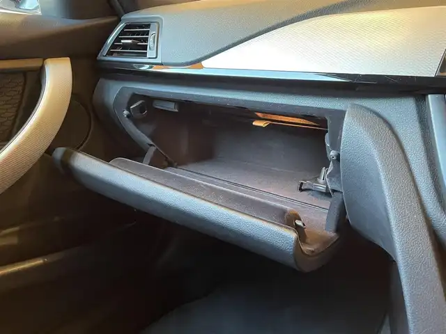 ＢＭＷ ３２０ｄ Mスポーツ 愛知県 2015(平27)年 9.2万km アルピンホワイトⅢ インテリジェントセーフティ　/ＡＣＣ　/ＬＫＡ　/フットトランクオープナー　/ナビ　/Ｂｌｕｅｔｏｏｔｈ　/ＤＶＤ　/バックカメラ　/オートライト　/コンフォートアクセス　/パワーシート　/ＥＴＣ　/コーナーセンサー/純正18インチAW/取扱説明書/保証書/スペアキー