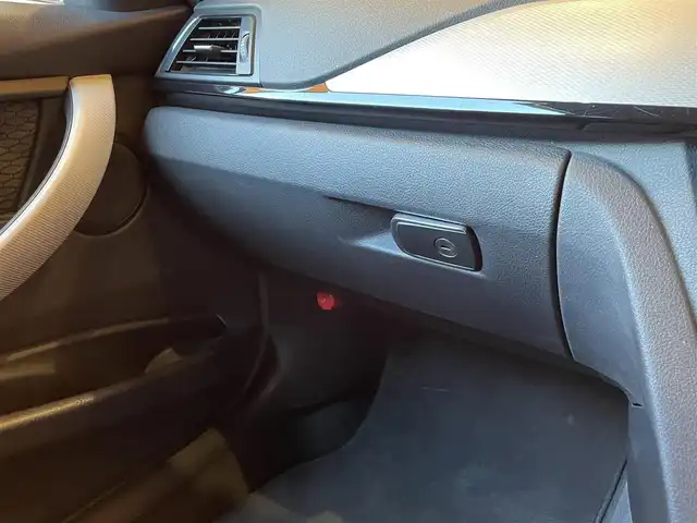 ＢＭＷ ３２０ｄ Mスポーツ 愛知県 2015(平27)年 9.2万km アルピンホワイトⅢ インテリジェントセーフティ　/ＡＣＣ　/ＬＫＡ　/フットトランクオープナー　/ナビ　/Ｂｌｕｅｔｏｏｔｈ　/ＤＶＤ　/バックカメラ　/オートライト　/コンフォートアクセス　/パワーシート　/ＥＴＣ　/コーナーセンサー/純正18インチAW/取扱説明書/保証書/スペアキー