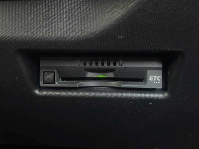 トヨタ アクア S 山形県 2017(平29)年 5.2万km シルバーM ・ワンオーナー/・ナビ/ワンセグ/CD/AMFM/・ビルトインETC/・横滑り防止装置/・ステアリングスイッチ/・純正マット/・社外AW＋ノーマルタイヤ車載/・スペアキー1本/・保証書/・取扱説明書