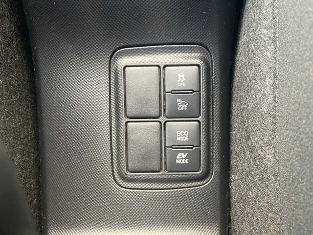 トヨタ アクア S 山形県 2017(平29)年 5.2万km シルバーM ・ワンオーナー/・ナビ/ワンセグ/CD/AMFM/・ビルトインETC/・横滑り防止装置/・ステアリングスイッチ/・純正マット/・社外AW＋ノーマルタイヤ車載/・スペアキー1本/・保証書/・取扱説明書