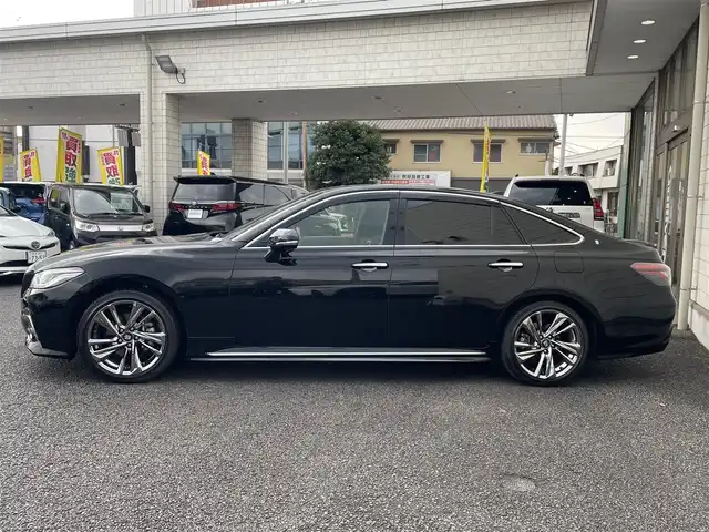 トヨタ クラウン ハイブリッド RS アドバンス 大分県 2021(令3)年 3万km ブラック ワンオーナー/サンルーフ/ブラックレザーシート/メーカーナビ 【フルセグ/DVD/BTオーディオ】/全方位カメラ/純正18インチアルミホイール/プリクラッシュセーフティ/レーンアシスト/ブラインドスポットモニター/リヤクロストラフィックアラート/ヘッドアップディスプレイ/ロードサインアシスト/パーキングサポート/デジタルインナーミラー/前後クリアランスソナー/電動パーキングブレーキ/ビルトインETC2.0/前席パワーシート/前席シートヒーター/前席エアーシート/トランクイージークローザー/後席充電用USBソケット×2/LEDヘッドライト/LEDフォグランプ/オートマチックハイビーム/オートライト/レザーステアリング/ハンドルヒーター/電動チルトステアリング/ステアリングリモコン/パドルシフト/オートワイパー/ミラーヒーター/横滑り防止装置/エンジンプッシュスタート/ドアバイザー/フロアマット/オートリトラミラー/サイド＆カーテン＆Wエアバッグ/ABS/スマートキー×2/カードキー/保証書/車両取説/ナビ取説