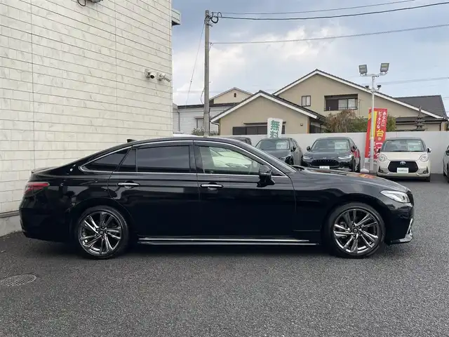 トヨタ クラウン ハイブリッド RS アドバンス 大分県 2021(令3)年 3万km ブラック ワンオーナー/サンルーフ/ブラックレザーシート/メーカーナビ 【フルセグ/DVD/BTオーディオ】/全方位カメラ/純正18インチアルミホイール/プリクラッシュセーフティ/レーンアシスト/ブラインドスポットモニター/リヤクロストラフィックアラート/ヘッドアップディスプレイ/ロードサインアシスト/パーキングサポート/デジタルインナーミラー/前後クリアランスソナー/電動パーキングブレーキ/ビルトインETC2.0/前席パワーシート/前席シートヒーター/前席エアーシート/トランクイージークローザー/後席充電用USBソケット×2/LEDヘッドライト/LEDフォグランプ/オートマチックハイビーム/オートライト/レザーステアリング/ハンドルヒーター/電動チルトステアリング/ステアリングリモコン/パドルシフト/オートワイパー/ミラーヒーター/横滑り防止装置/エンジンプッシュスタート/ドアバイザー/フロアマット/オートリトラミラー/サイド＆カーテン＆Wエアバッグ/ABS/スマートキー×2/カードキー/保証書/車両取説/ナビ取説