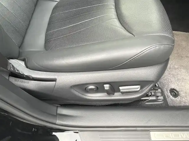 トヨタ クラウン ハイブリッド RS アドバンス 大分県 2021(令3)年 3万km ブラック ワンオーナー/サンルーフ/ブラックレザーシート/メーカーナビ 【フルセグ/DVD/BTオーディオ】/全方位カメラ/純正18インチアルミホイール/プリクラッシュセーフティ/レーンアシスト/ブラインドスポットモニター/リヤクロストラフィックアラート/ヘッドアップディスプレイ/ロードサインアシスト/パーキングサポート/デジタルインナーミラー/前後クリアランスソナー/電動パーキングブレーキ/ビルトインETC2.0/前席パワーシート/前席シートヒーター/前席エアーシート/トランクイージークローザー/後席充電用USBソケット×2/LEDヘッドライト/LEDフォグランプ/オートマチックハイビーム/オートライト/レザーステアリング/ハンドルヒーター/電動チルトステアリング/ステアリングリモコン/パドルシフト/オートワイパー/ミラーヒーター/横滑り防止装置/エンジンプッシュスタート/ドアバイザー/フロアマット/オートリトラミラー/サイド＆カーテン＆Wエアバッグ/ABS/スマートキー×2/カードキー/保証書/車両取説/ナビ取説