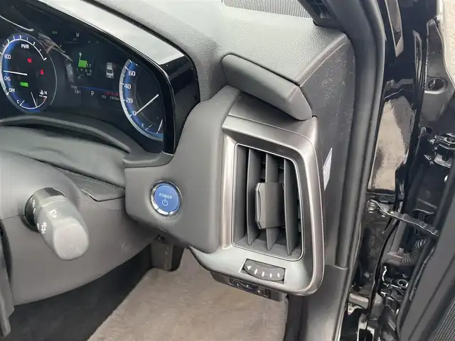 トヨタ クラウン ハイブリッド RS アドバンス 大分県 2021(令3)年 3万km ブラック ワンオーナー/サンルーフ/ブラックレザーシート/メーカーナビ 【フルセグ/DVD/BTオーディオ】/全方位カメラ/純正18インチアルミホイール/プリクラッシュセーフティ/レーンアシスト/ブラインドスポットモニター/リヤクロストラフィックアラート/ヘッドアップディスプレイ/ロードサインアシスト/パーキングサポート/デジタルインナーミラー/前後クリアランスソナー/電動パーキングブレーキ/ビルトインETC2.0/前席パワーシート/前席シートヒーター/前席エアーシート/トランクイージークローザー/後席充電用USBソケット×2/LEDヘッドライト/LEDフォグランプ/オートマチックハイビーム/オートライト/レザーステアリング/ハンドルヒーター/電動チルトステアリング/ステアリングリモコン/パドルシフト/オートワイパー/ミラーヒーター/横滑り防止装置/エンジンプッシュスタート/ドアバイザー/フロアマット/オートリトラミラー/サイド＆カーテン＆Wエアバッグ/ABS/スマートキー×2/カードキー/保証書/車両取説/ナビ取説