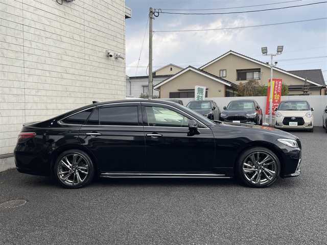 トヨタ クラウン ハイブリッド RS アドバンス 大分県 2021(令3)年 3万km ブラック ワンオーナー/サンルーフ/ブラックレザーシート/メーカーナビ 【フルセグ/DVD/BTオーディオ】/全方位カメラ/純正18インチアルミホイール/プリクラッシュセーフティ/レーンアシスト/ブラインドスポットモニター/リヤクロストラフィックアラート/ヘッドアップディスプレイ/ロードサインアシスト/パーキングサポート/デジタルインナーミラー/前後クリアランスソナー/電動パーキングブレーキ/ビルトインETC2.0/前席パワーシート/前席シートヒーター/前席エアーシート/トランクイージークローザー/後席充電用USBソケット×2/LEDヘッドライト/LEDフォグランプ/オートマチックハイビーム/オートライト/レザーステアリング/ハンドルヒーター/電動チルトステアリング/ステアリングリモコン/パドルシフト/オートワイパー/ミラーヒーター/横滑り防止装置/エンジンプッシュスタート/ドアバイザー/フロアマット/オートリトラミラー/サイド＆カーテン＆Wエアバッグ/ABS/スマートキー×2/カードキー/保証書/車両取説/ナビ取説