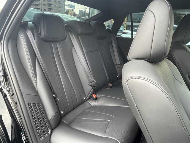 トヨタ クラウン ハイブリッド RS アドバンス 大分県 2021(令3)年 3万km ブラック ワンオーナー/サンルーフ/ブラックレザーシート/メーカーナビ 【フルセグ/DVD/BTオーディオ】/全方位カメラ/純正18インチアルミホイール/プリクラッシュセーフティ/レーンアシスト/ブラインドスポットモニター/リヤクロストラフィックアラート/ヘッドアップディスプレイ/ロードサインアシスト/パーキングサポート/デジタルインナーミラー/前後クリアランスソナー/電動パーキングブレーキ/ビルトインETC2.0/前席パワーシート/前席シートヒーター/前席エアーシート/トランクイージークローザー/後席充電用USBソケット×2/LEDヘッドライト/LEDフォグランプ/オートマチックハイビーム/オートライト/レザーステアリング/ハンドルヒーター/電動チルトステアリング/ステアリングリモコン/パドルシフト/オートワイパー/ミラーヒーター/横滑り防止装置/エンジンプッシュスタート/ドアバイザー/フロアマット/オートリトラミラー/サイド＆カーテン＆Wエアバッグ/ABS/スマートキー×2/カードキー/保証書/車両取説/ナビ取説