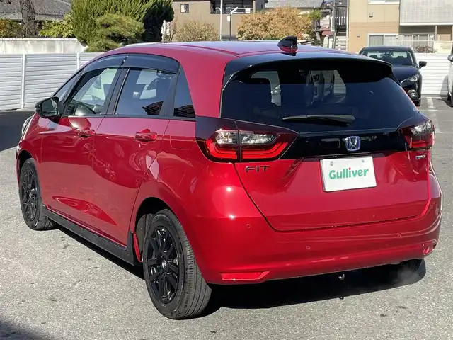 ホンダ フィット e:HEVホーム ブラックスタイル 群馬県 2024(令6)年 0.9万km プレミアムクリスタルレッドM ワンオーナー/純正ディスプレイオーディオ/バックカメラ/ホンダセンシング/ＬＥＤヘッドライト/純正ドライブレコーダー前後カメラ/ステアリングリモコン/スマートキー/保証書/取説/スペアキーｘ１