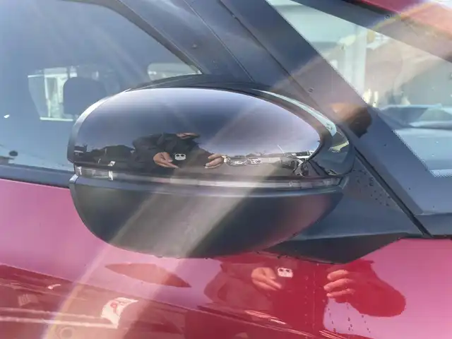 ホンダ フィット e:HEVホーム ブラックスタイル 群馬県 2024(令6)年 0.9万km プレミアムクリスタルレッドM ワンオーナー/純正ディスプレイオーディオ/バックカメラ/ホンダセンシング/ＬＥＤヘッドライト/純正ドライブレコーダー前後カメラ/ステアリングリモコン/スマートキー/保証書/取説/スペアキーｘ１