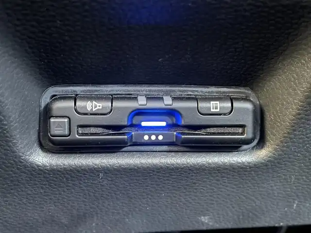 ホンダ フィット e:HEVホーム ブラックスタイル 群馬県 2024(令6)年 0.9万km プレミアムクリスタルレッドM ワンオーナー/純正ディスプレイオーディオ/バックカメラ/ホンダセンシング/ＬＥＤヘッドライト/純正ドライブレコーダー前後カメラ/ステアリングリモコン/スマートキー/保証書/取説/スペアキーｘ１