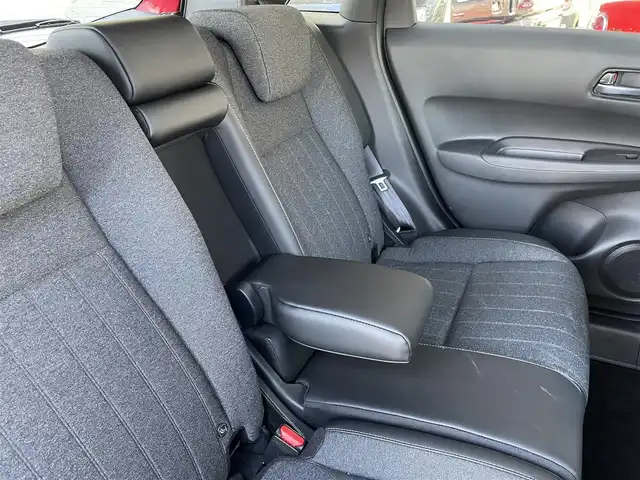 ホンダ フィット e:HEVホーム ブラックスタイル 群馬県 2024(令6)年 0.9万km プレミアムクリスタルレッドM ワンオーナー/純正ディスプレイオーディオ/バックカメラ/ホンダセンシング/ＬＥＤヘッドライト/純正ドライブレコーダー前後カメラ/ステアリングリモコン/スマートキー/保証書/取説/スペアキーｘ１